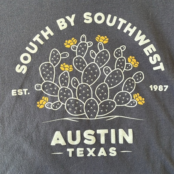 Camp Collection Austin Retro Tee - Picture 5 of 10